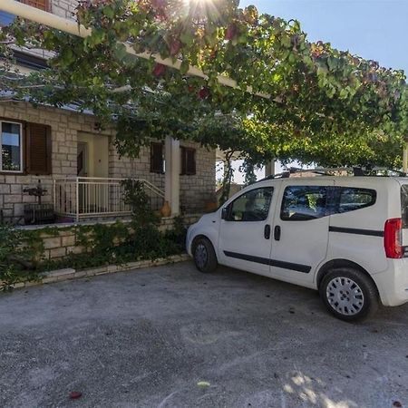 Apartments Lemar - With Parking Бол Екстер'єр фото