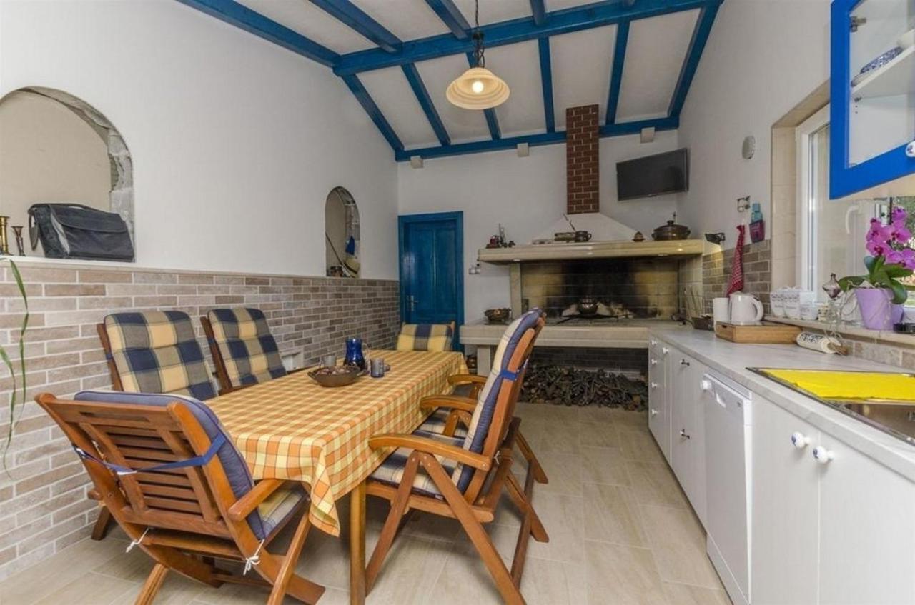 Apartments Lemar - With Parking Бол Екстер'єр фото